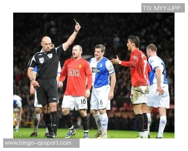 足球场上的多元角色解析及各职位职责详解