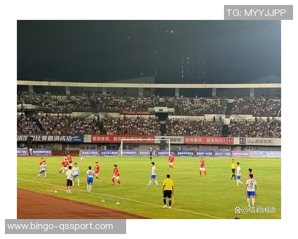 足球场上的激烈对抗与冲突瞬间集锦回顾