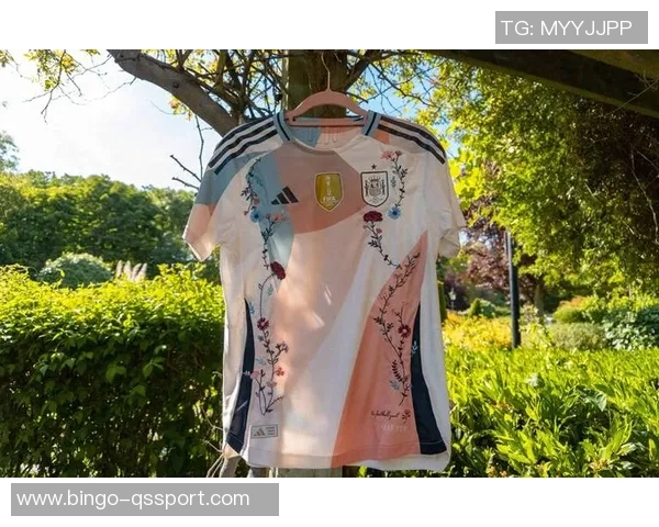 足球队队服的设计演变与文化象征探讨